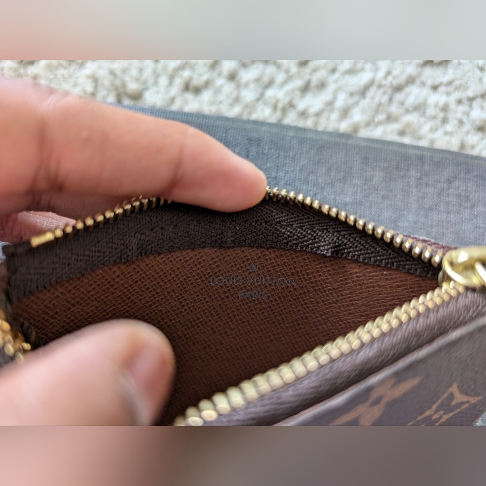 Louis Vuitton Wallet/Coin Purse - Picture 7 of 9